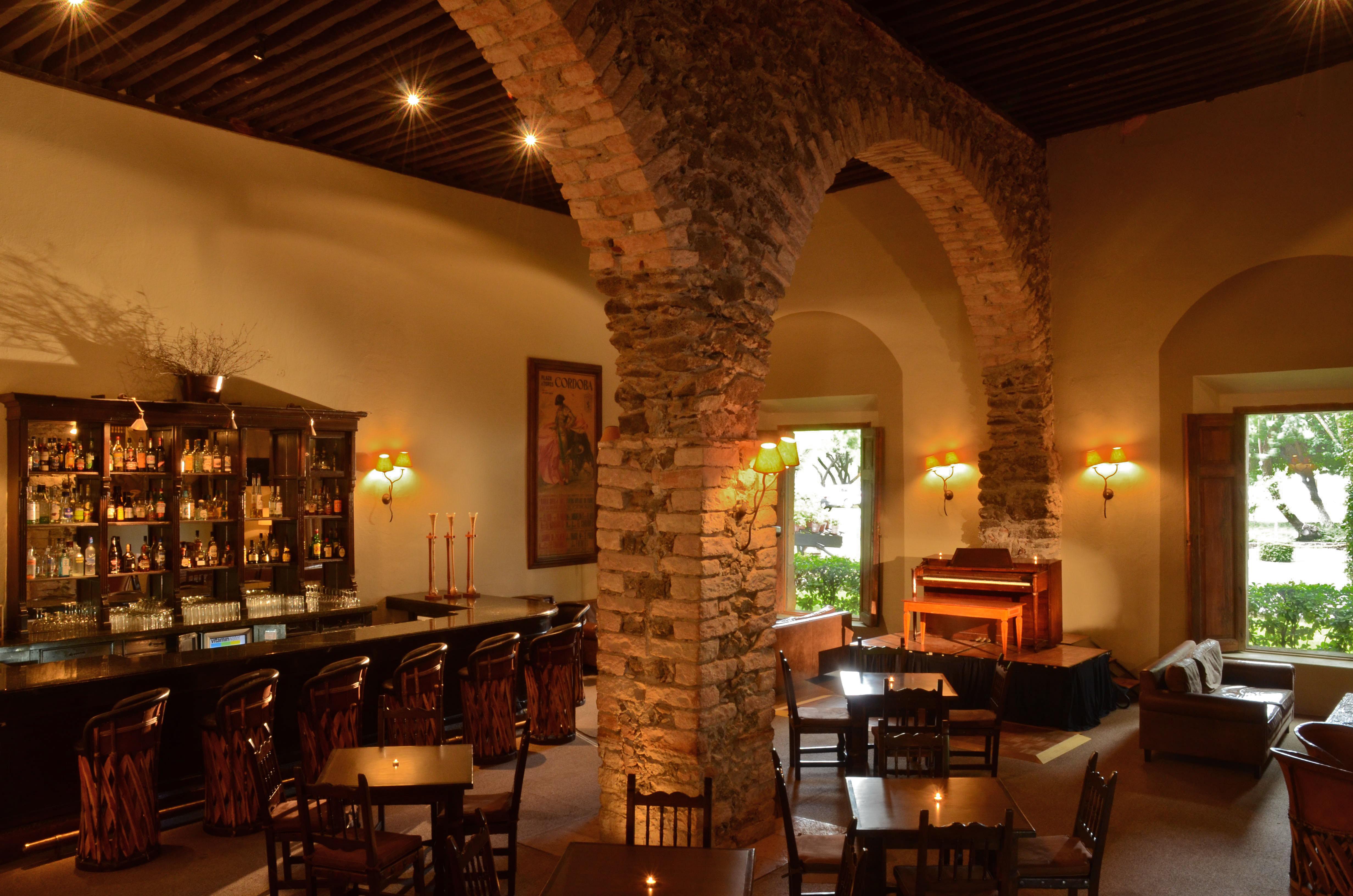 布里萨斯尤里察庄园酒店 克雷塔罗 外观 照片 The bar at the hotel