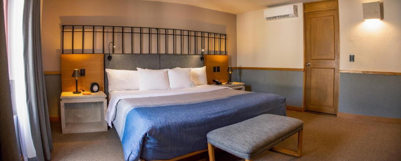 布里萨斯尤里察庄园酒店 克雷塔罗 外观 照片 A room at the hotel